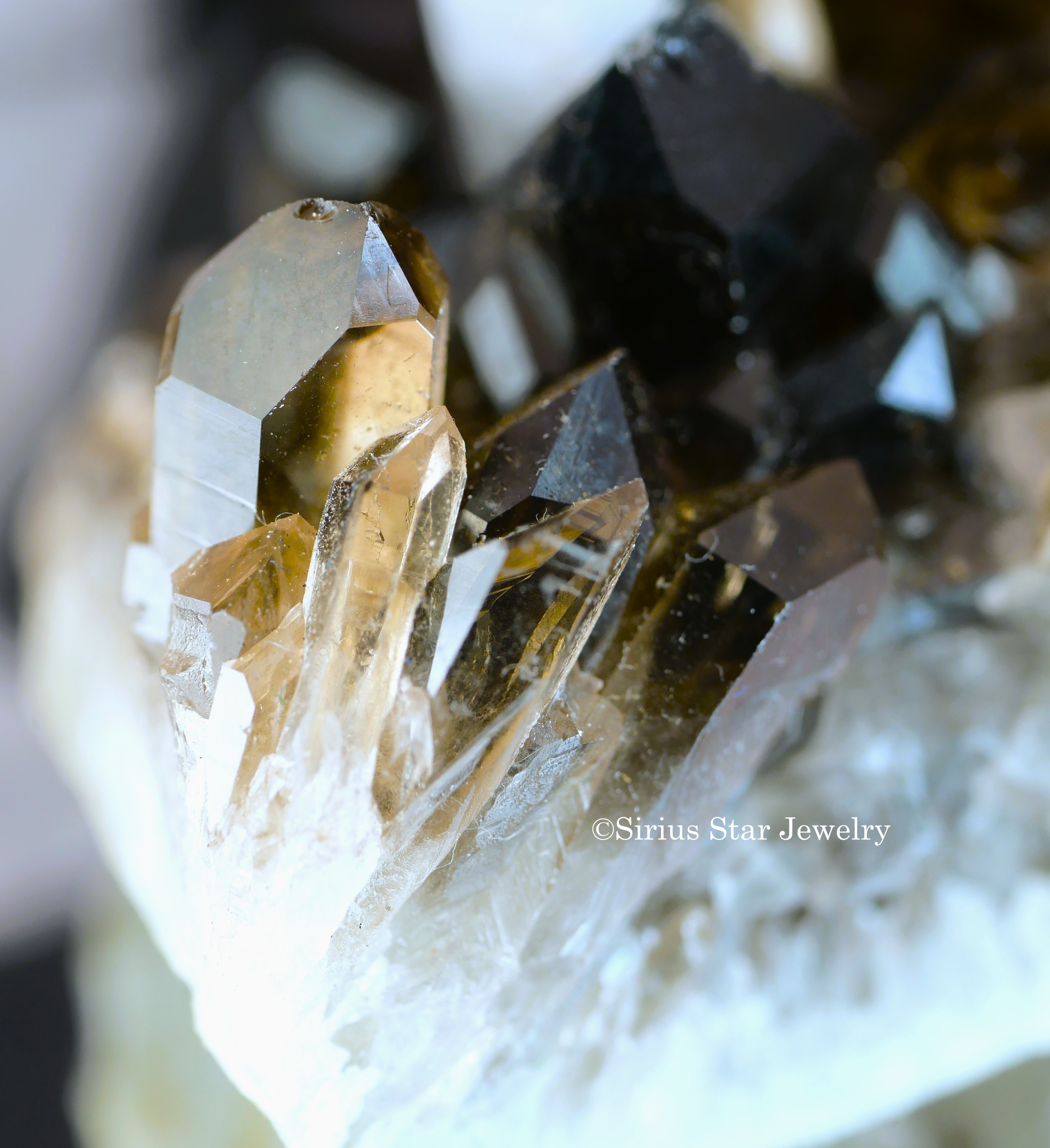 シリウス天然スモーキークラスター　ミディアムサイズ