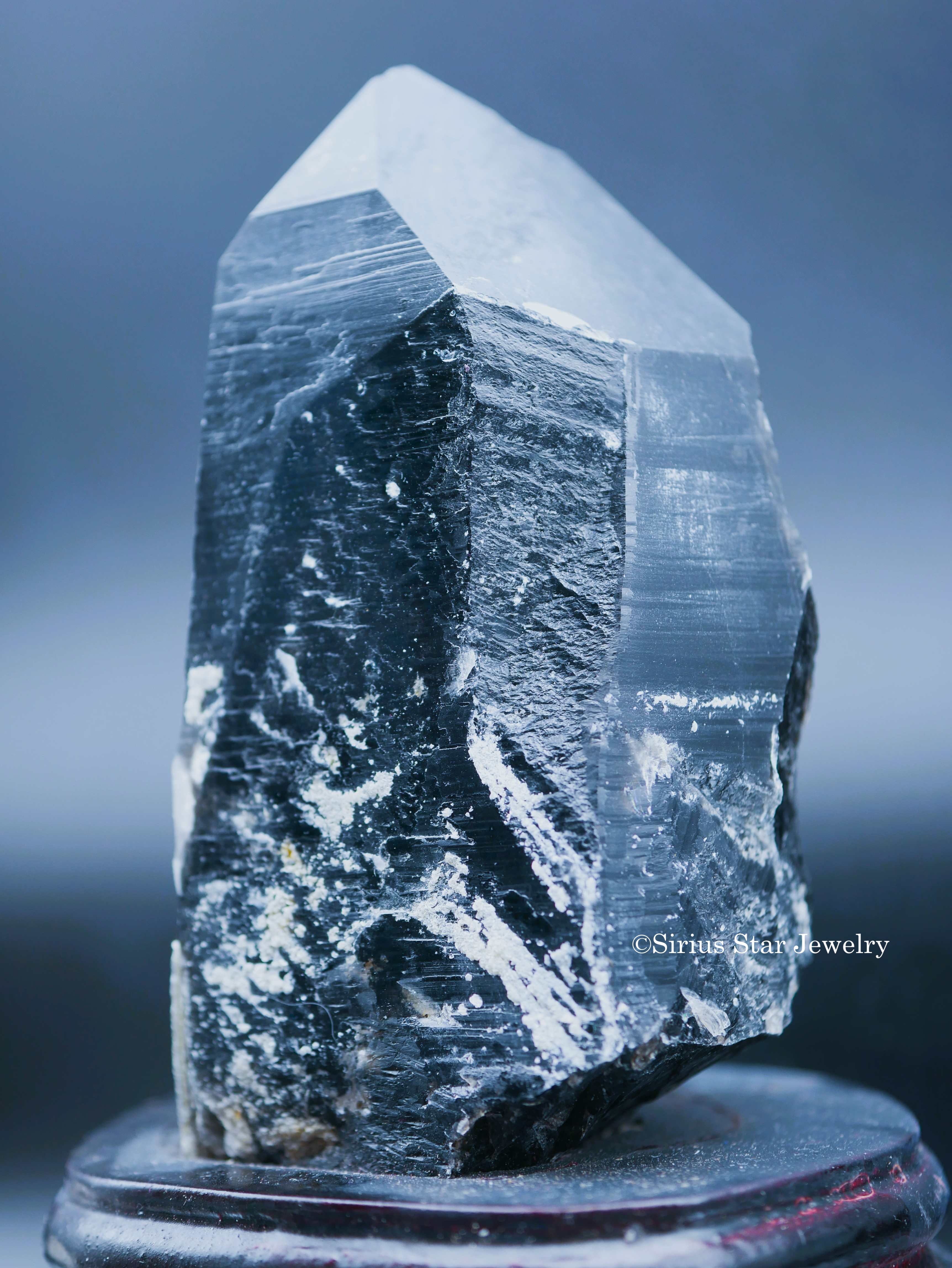 天然チベット産モリオン原石　ラージ【台付】