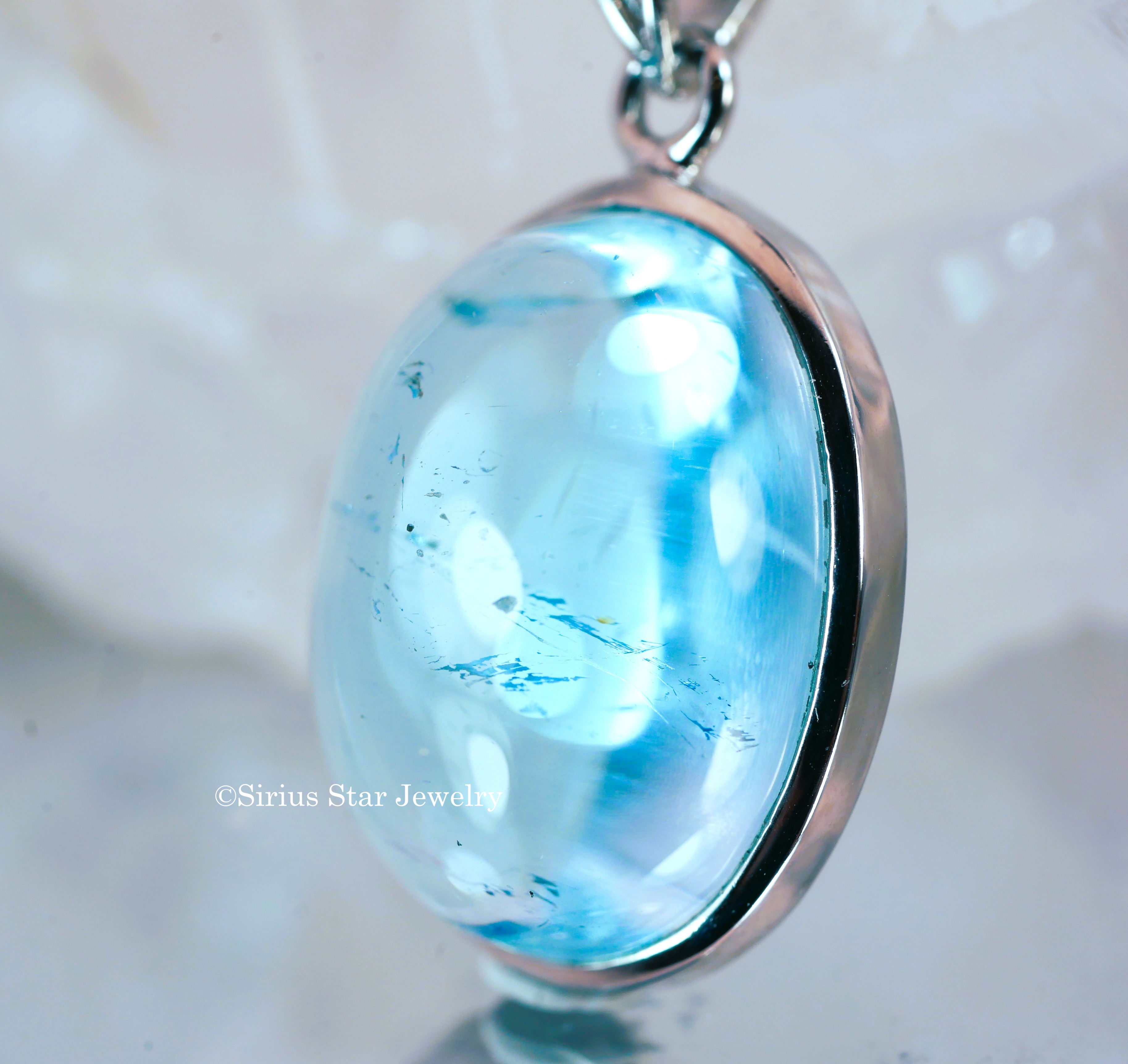 クリアブルートパーズペンダント　オーバル
