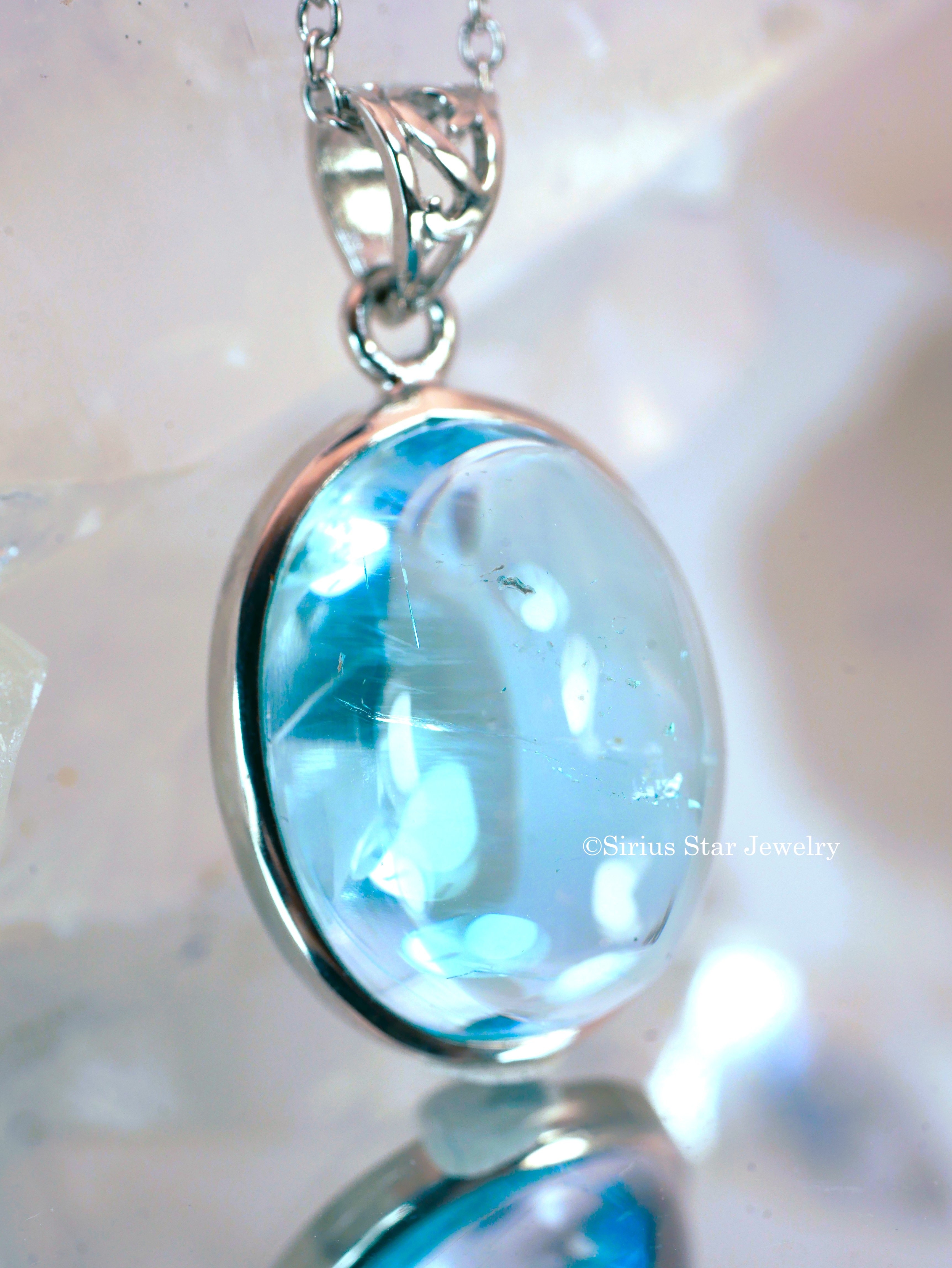 クリアブルートパーズペンダント　オーバル