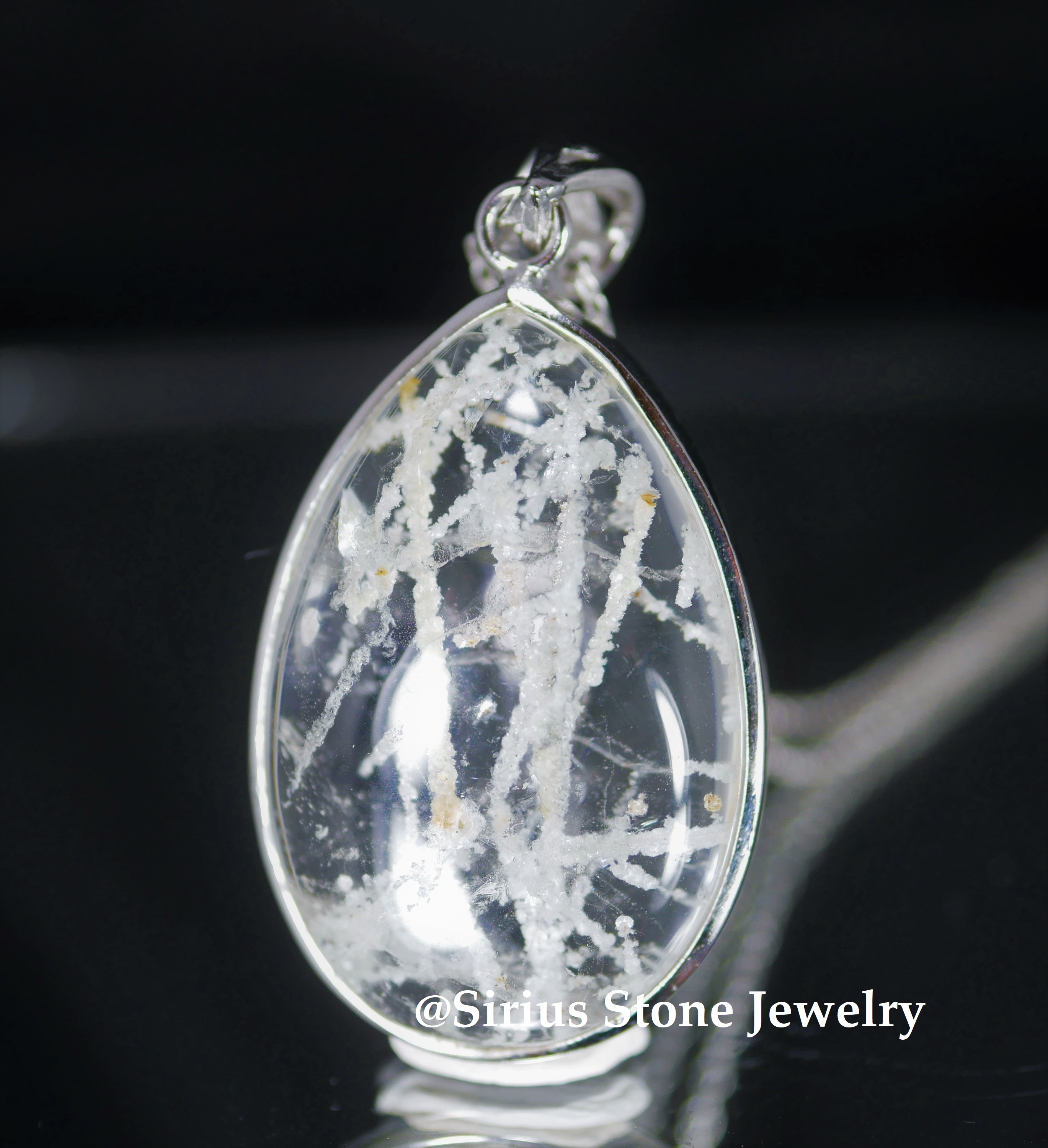 スノーホワイトルチルクォーツペンダント