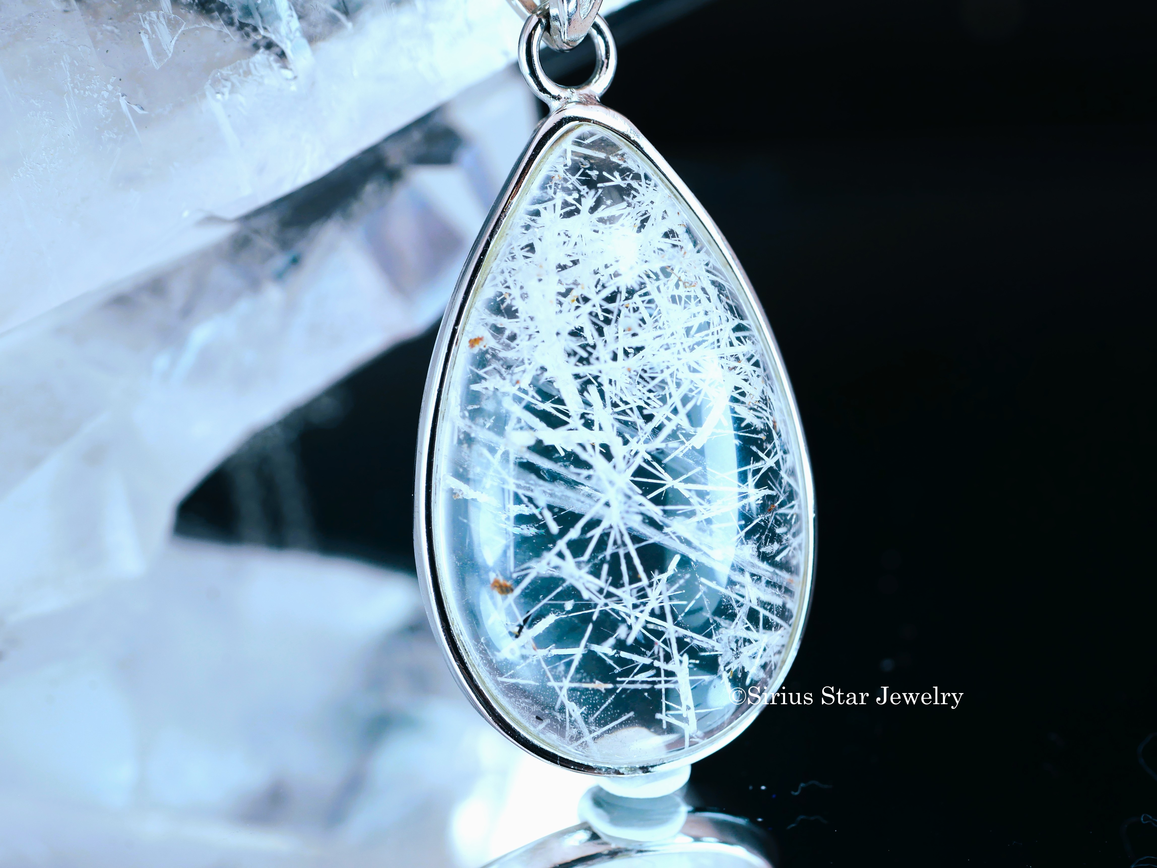 【スノーホワイトルチルクォーツペンダント】スモール