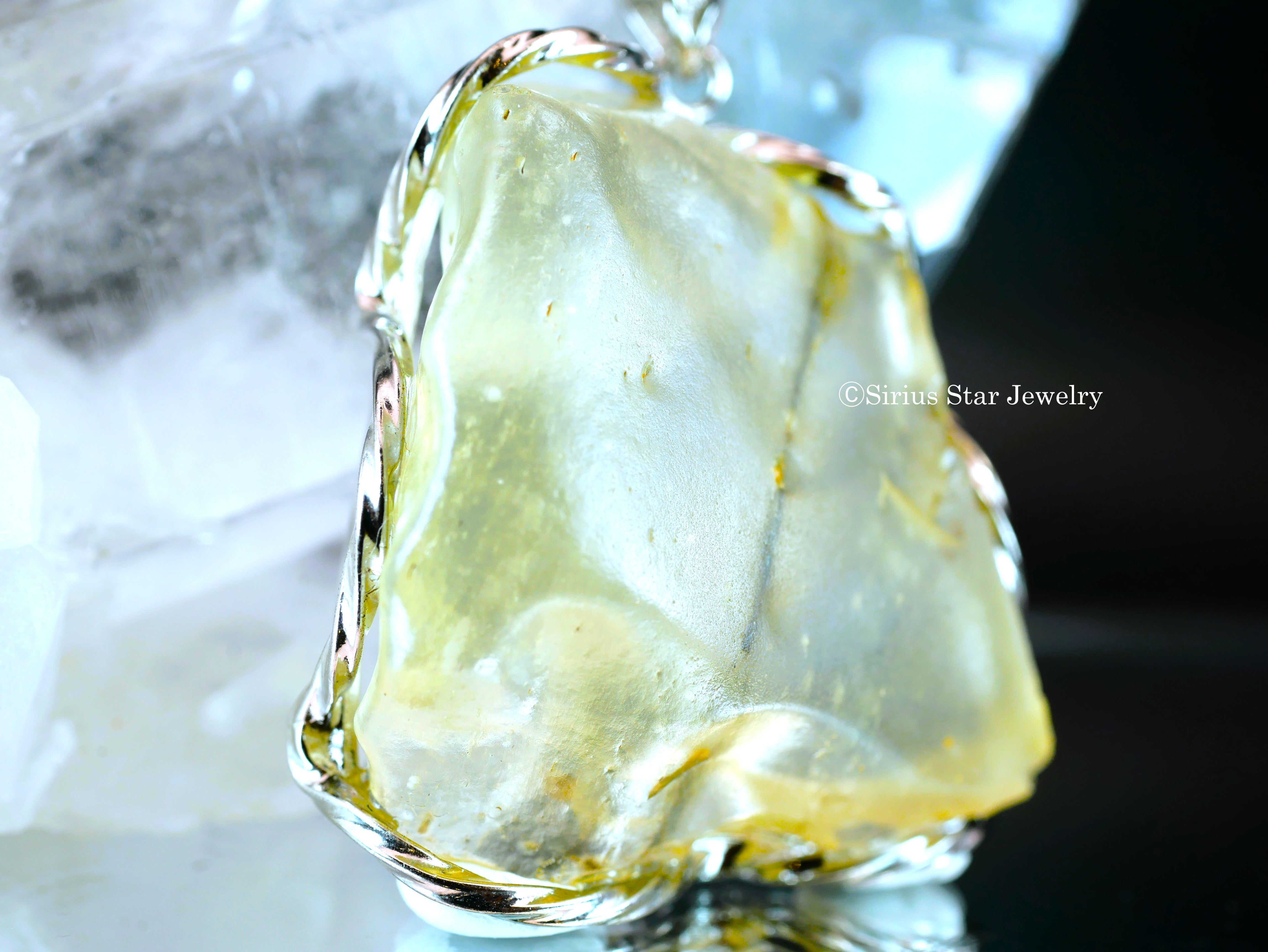 【宇宙の金塊リビアンペンダント】原石タイプ