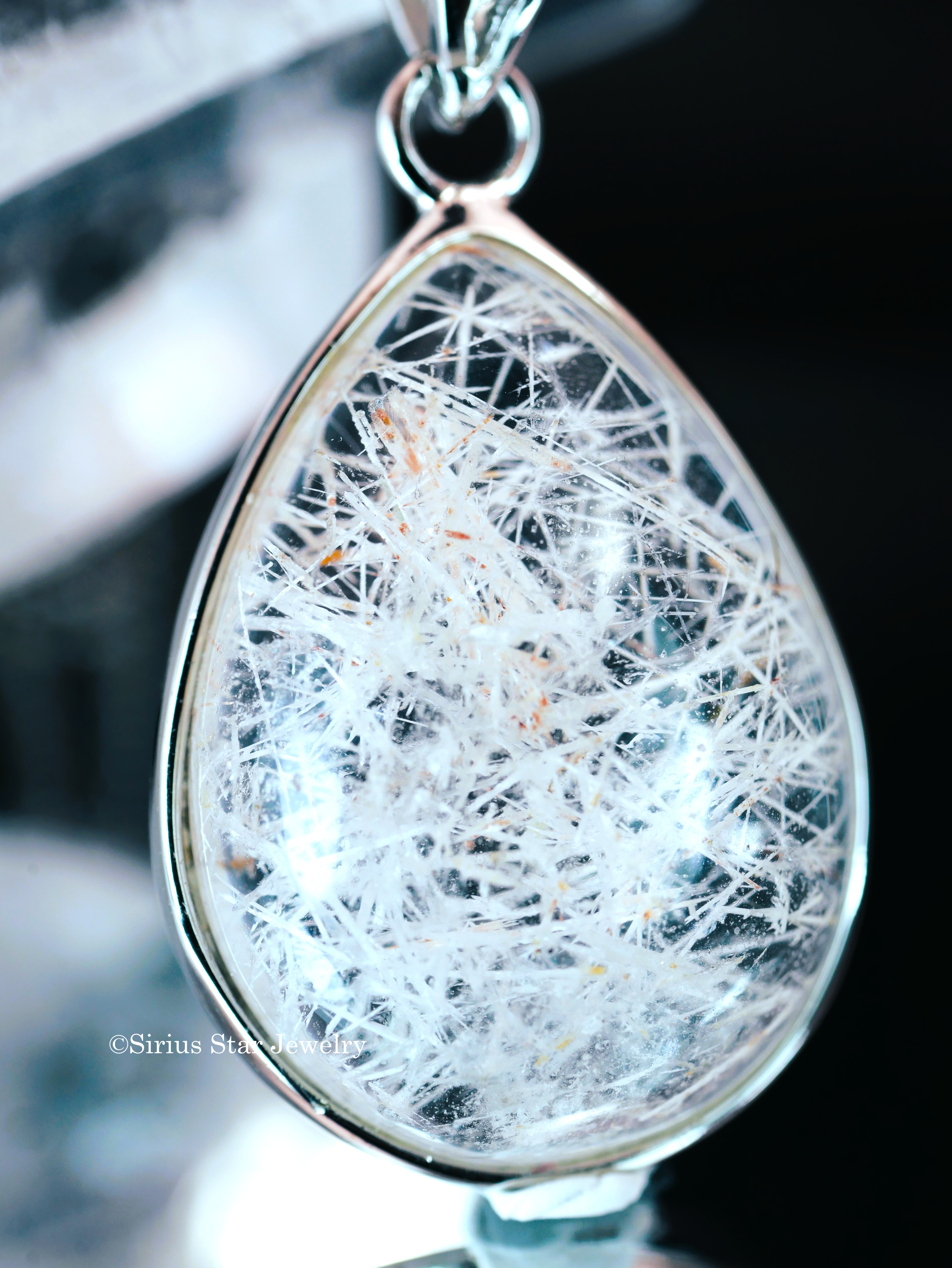 【スノーホワイトルチルクォーツペンダント】ミディアム